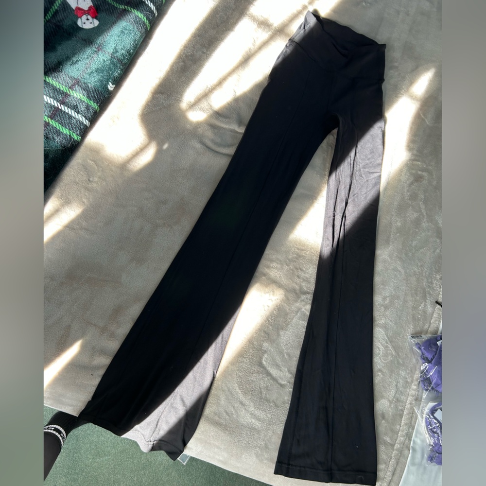 Lululemon SHR Grove Flare Pant w/pocket - size 2